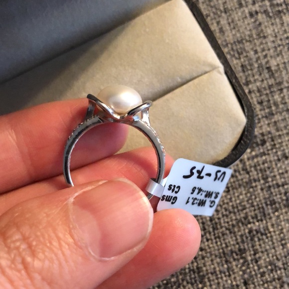 Silver Pearl Ring - Picture 6 of 8